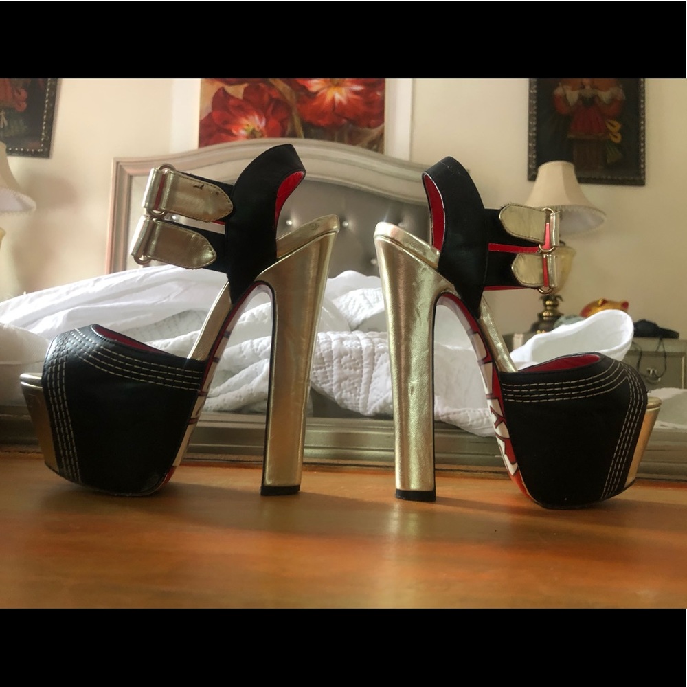 Taylor Says heels